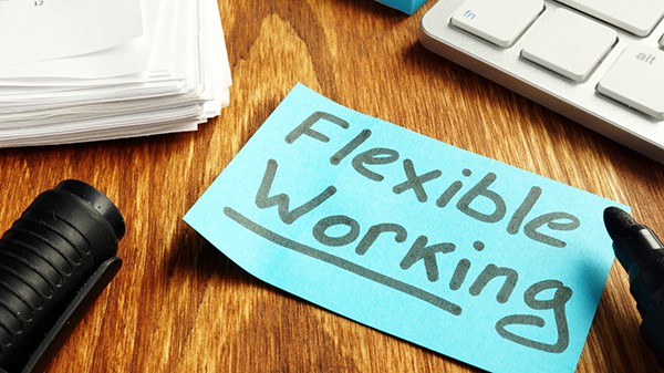 note on desk 'flexible working'